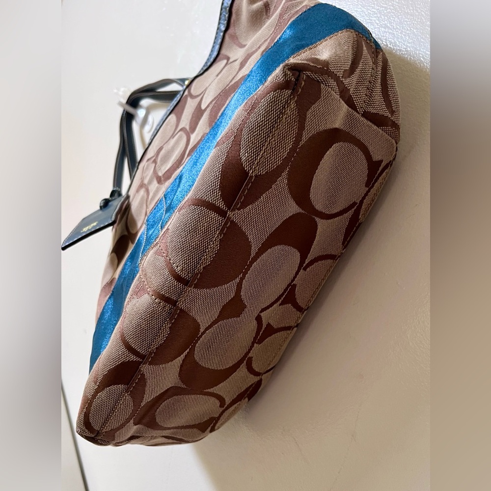 Coach Monogram Purse - Picture 3 of 10
